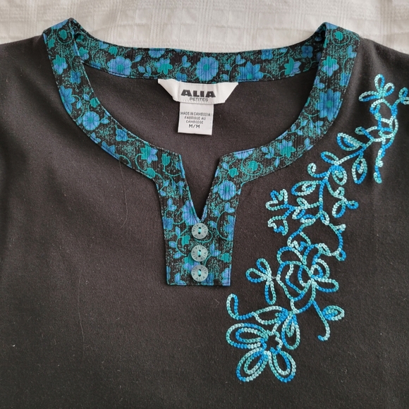 🔥3/$15 Alia black t-shirt - Picture 3 of 5